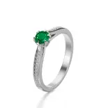 Pierścionek z białego złota ze szmaragdem AJPZ_078